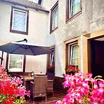 Am Brunnen Apartment *