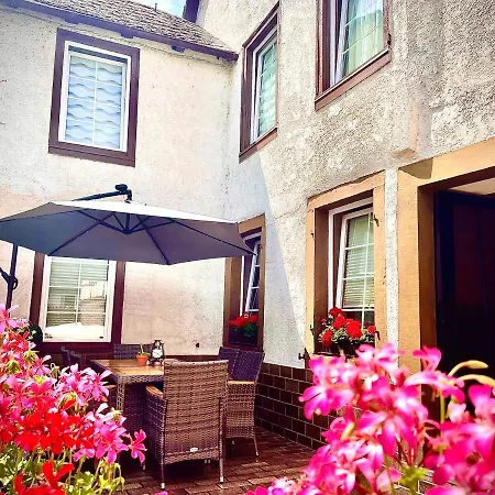 Am Brunnen Apartment *