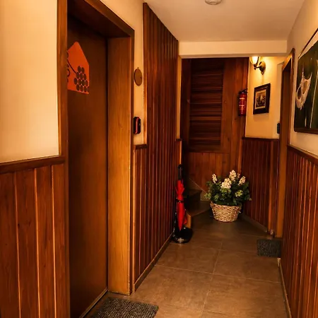 Am Brunnen Apartment *